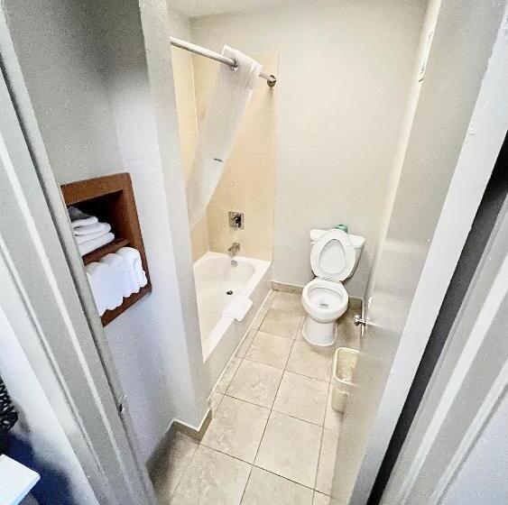 スイート, Days Inn & Suites By Wyndham Arlington Near Six Flags