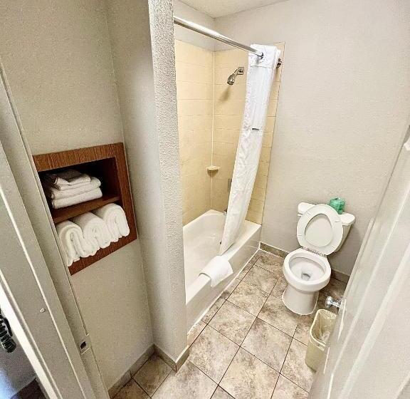 ２ダブルベッドのスタンダードルーム, Days Inn & Suites By Wyndham Arlington Near Six Flags