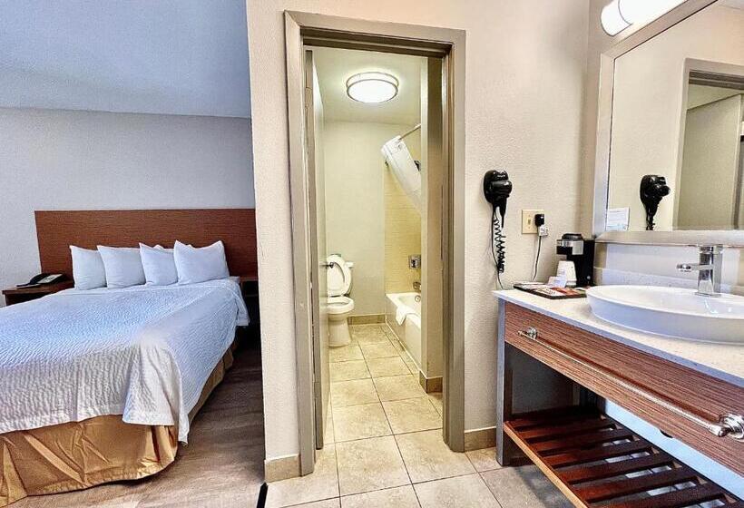 身障者適用スイートルーム, Days Inn & Suites By Wyndham Arlington Near Six Flags