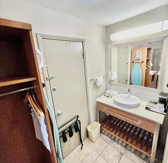 身障者適用スタンダードルーム, Days Inn & Suites By Wyndham Arlington Near Six Flags