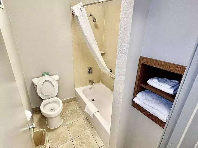 ２ダブルベッドのスタンダードルーム, Days Inn & Suites By Wyndham Arlington Near Six Flags