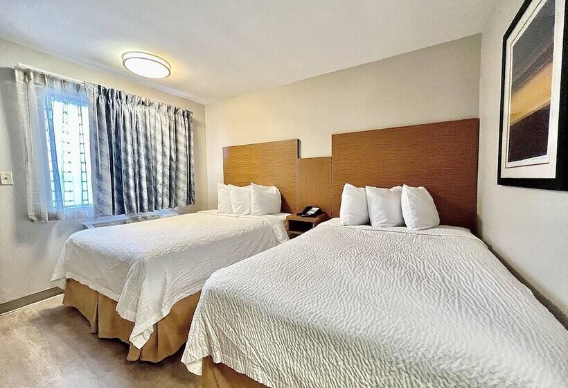 ２ダブルベッドのスタンダードルーム, Days Inn & Suites By Wyndham Arlington Near Six Flags