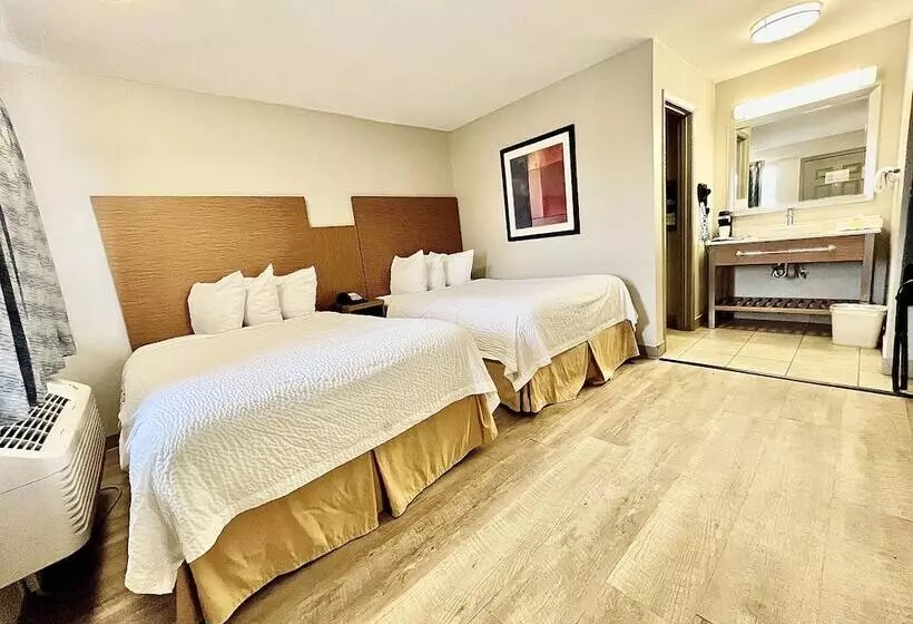 ２ダブルベッドのスタンダードルーム, Days Inn & Suites By Wyndham Arlington Near Six Flags