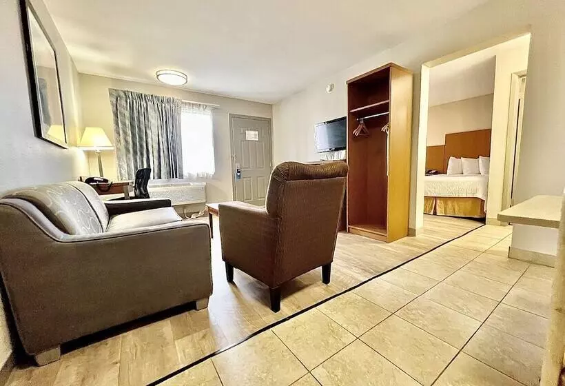 身障者適用スイートルーム, Days Inn & Suites By Wyndham Arlington Near Six Flags