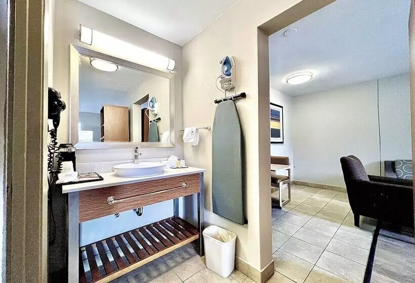 身障者適用スイートルーム, Days Inn & Suites By Wyndham Arlington Near Six Flags