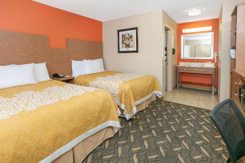 スタンダードルーム, Days Inn & Suites By Wyndham Arlington Near Six Flags