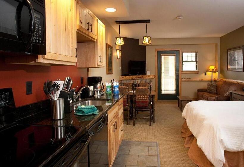 スタンダードスタジオ, Hope Lake Lodge & Indoor Waterpark