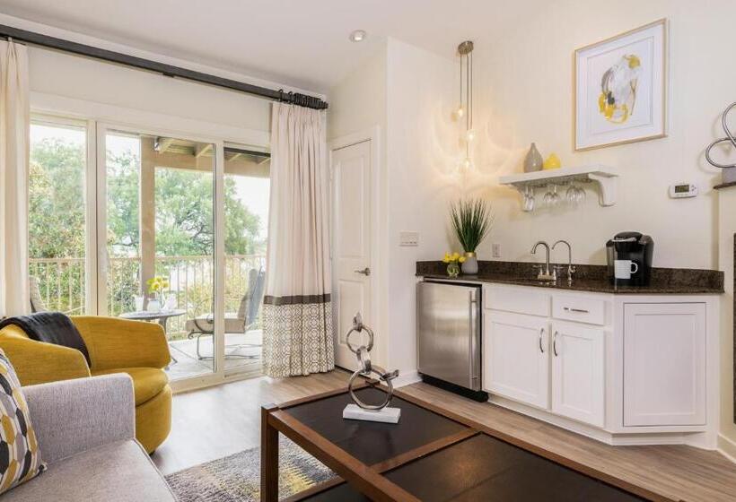 Suite with lake view, Inn On Lake Granbury