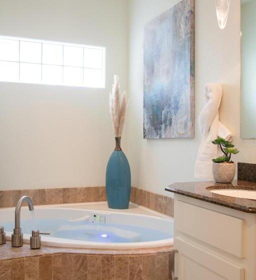Suite with lake view, Inn On Lake Granbury