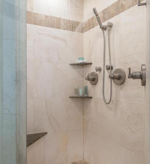 Suite with lake view, Inn On Lake Granbury