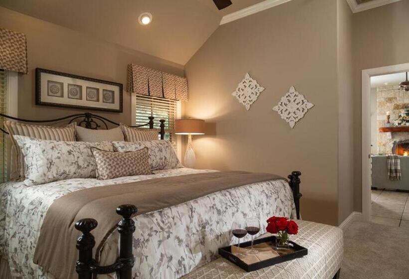 キングサイズベッドのスタンダードルーム, Inn On Lake Granbury