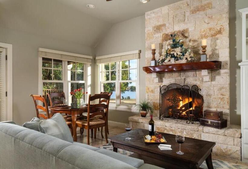 キングサイズベッドのスタンダードルーム, Inn On Lake Granbury