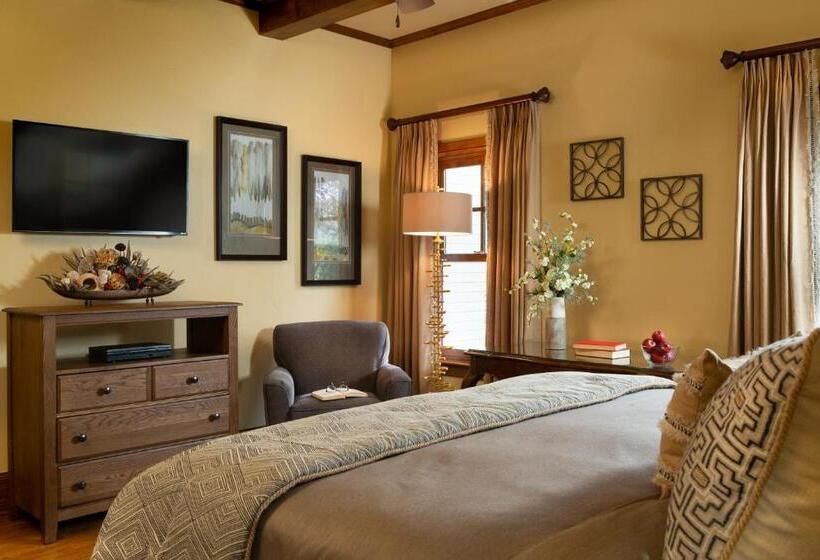 キングサイズベッドのデラックスルーム, Inn On Lake Granbury