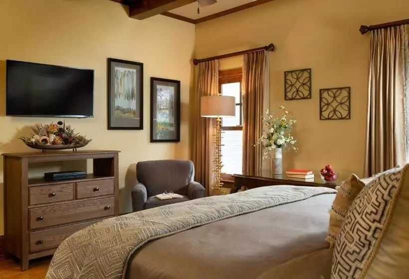 キングサイズベッドのデラックスルーム, Inn On Lake Granbury