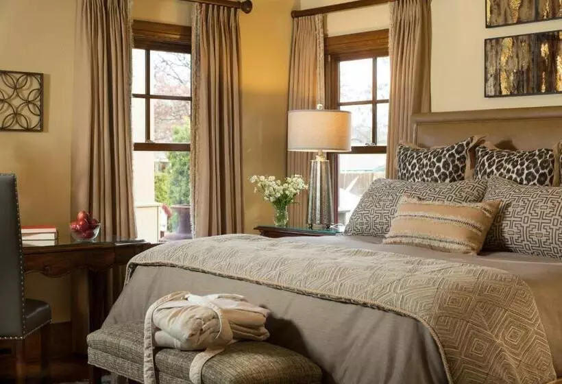 キングサイズベッドのデラックスルーム, Inn On Lake Granbury