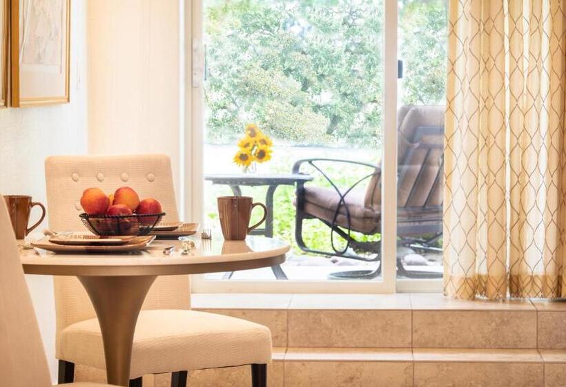 Suite with lake view, Inn On Lake Granbury