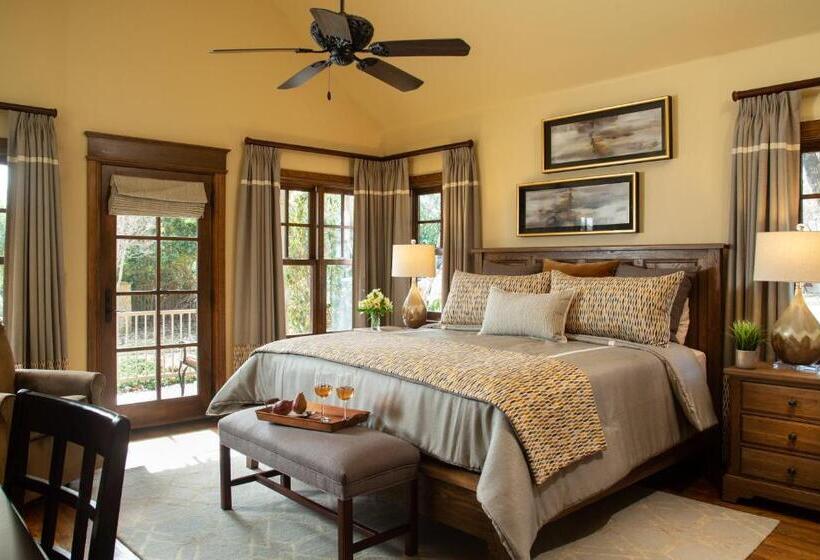 キングサイズベッドのスタンダードルーム, Inn On Lake Granbury