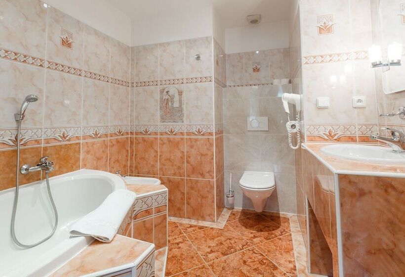 Deluxe Triple Room, Klarinn Prague Castle