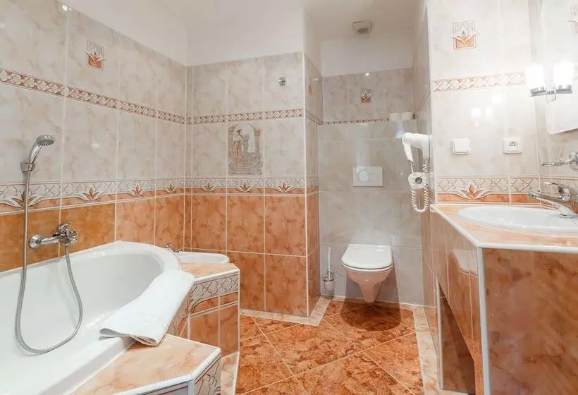 Deluxe Triple Room, Klarinn Prague Castle