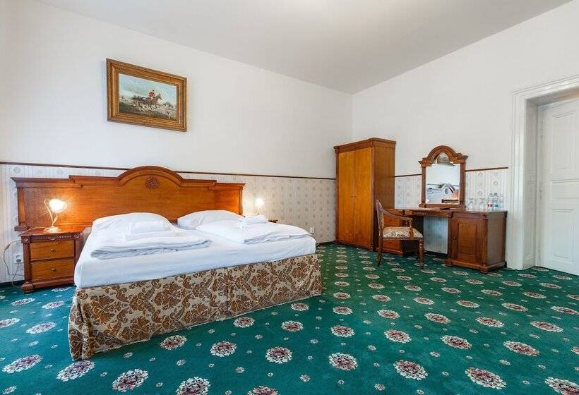 Deluxe Triple Room, Klarinn Prague Castle