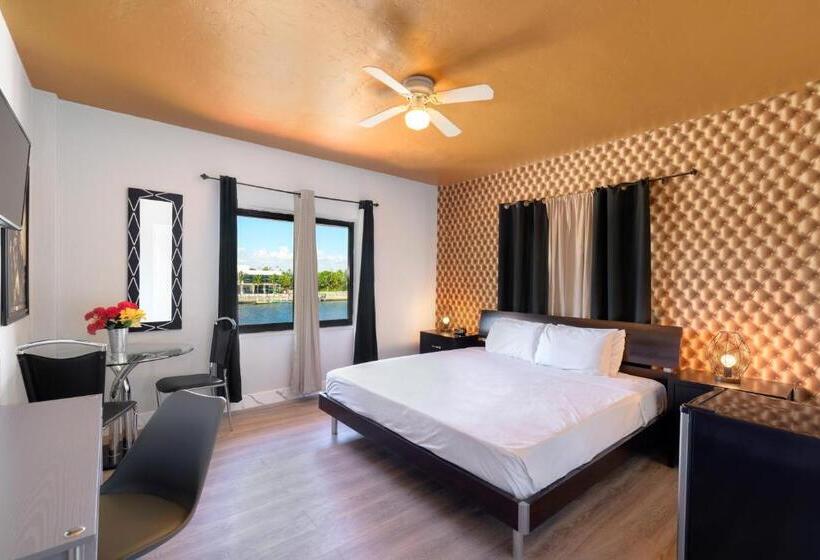 带大床的高级房间, Notebook Miami Beach