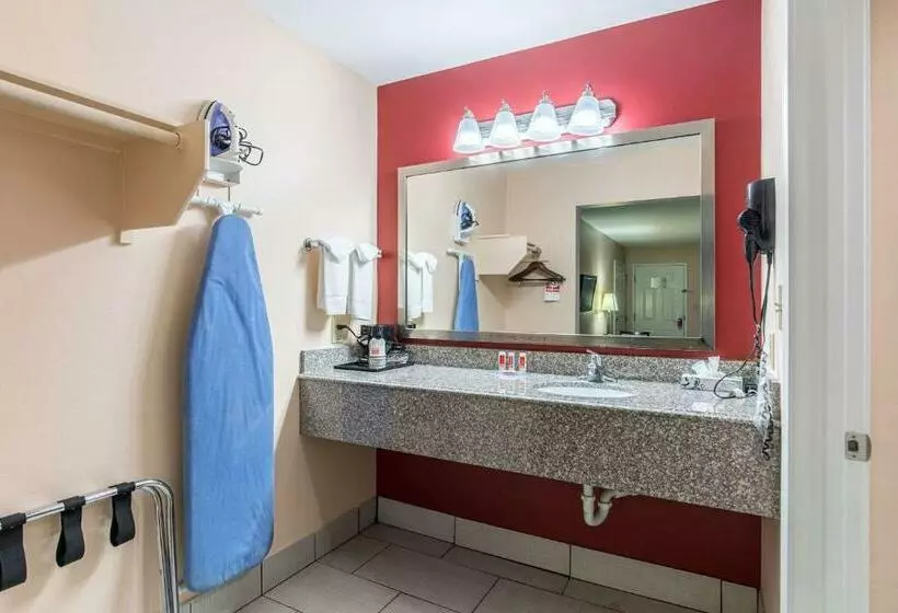 ２ダブルベッドのスタンダードルーム, Quality Inn & Suites Bridge City Orange