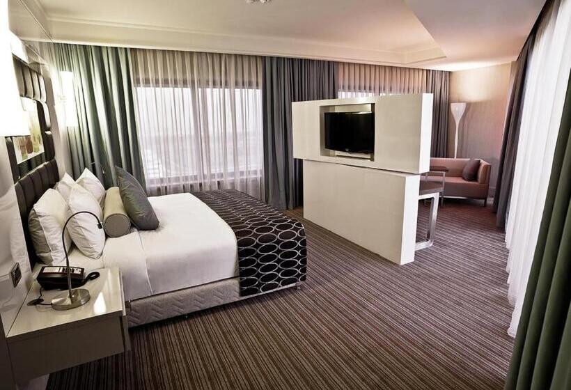 キングサイズベッドのスイートルーム, Ramada Plaza By Wyndham Istanbul Tekstilkent