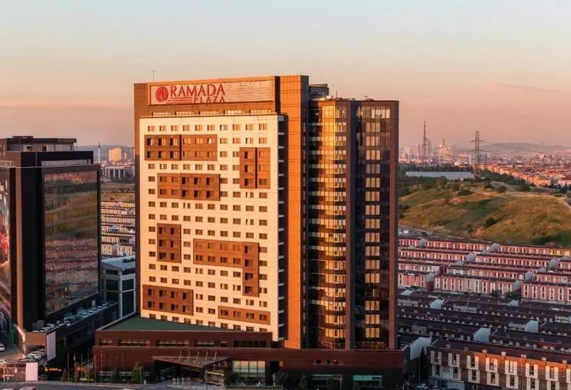 シティビューのデラックスルーム, Ramada Plaza By Wyndham Istanbul Tekstilkent