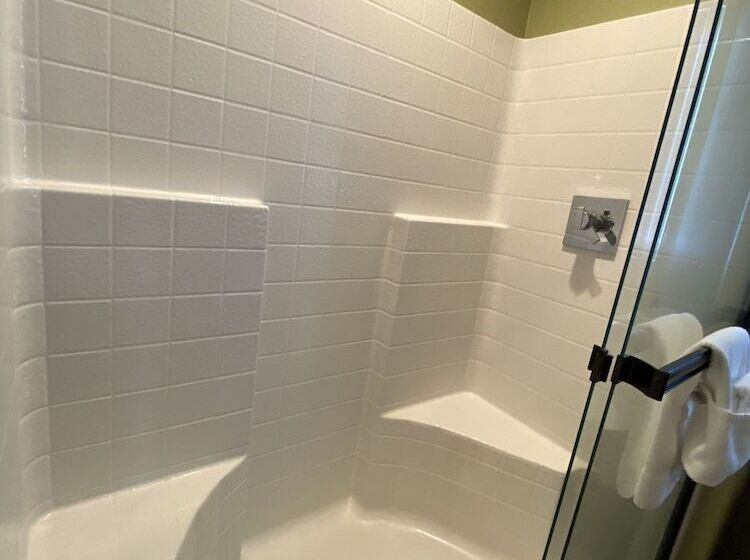 带2个双人床的标准工作室, Red Sands