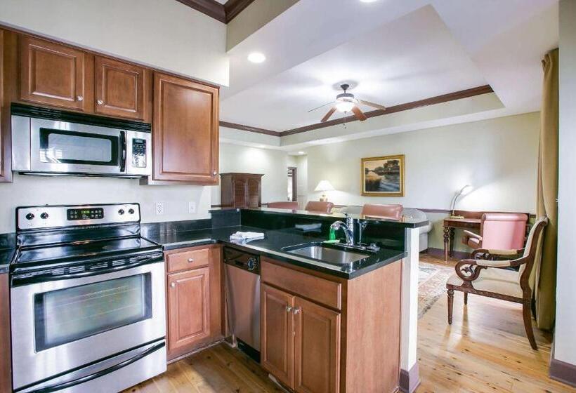 جناح عائلي, Water Street Hotel & Marina, Ascend Hotel Collection