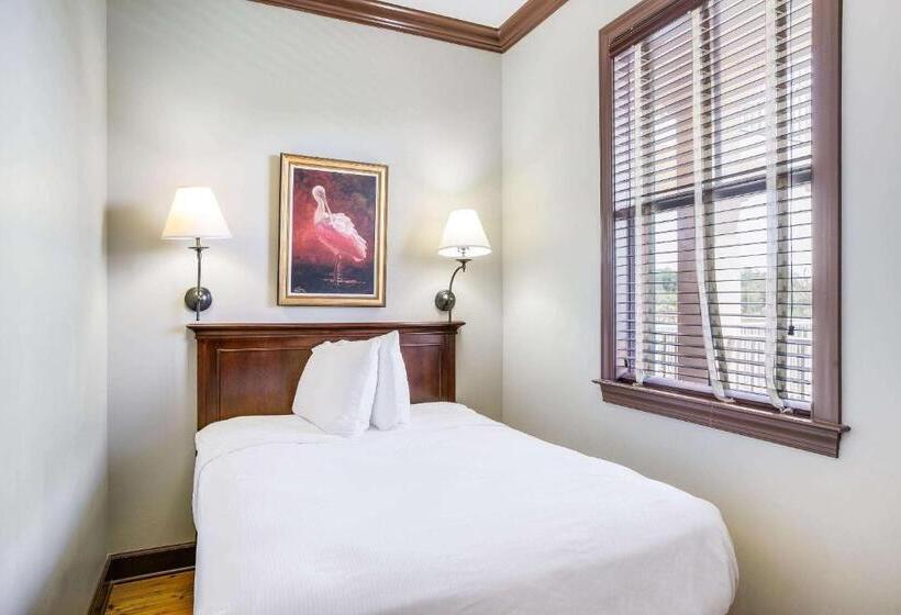 جناح عائلي, Water Street Hotel & Marina, Ascend Hotel Collection