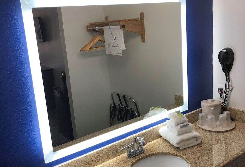 جناح, Executive Inn & Suites Joaquin