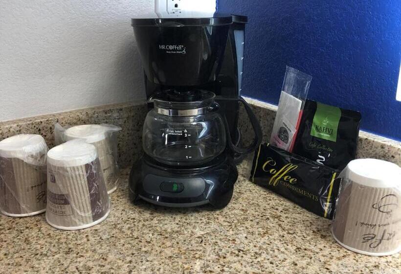 جناح, Executive Inn & Suites Joaquin