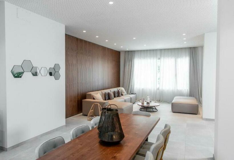 ویلای یک اتاق خوابه با استخر شنا, Destino Pacha Ibiza