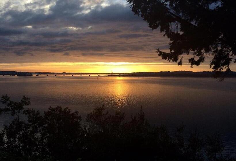 اتاق استاندارد با چشمانداز دریا, Bay Bridge Motel