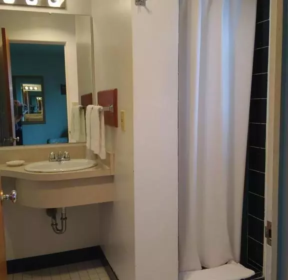 اتاق استاندارد با چشم‌انداز دریا, Bay Bridge Motel