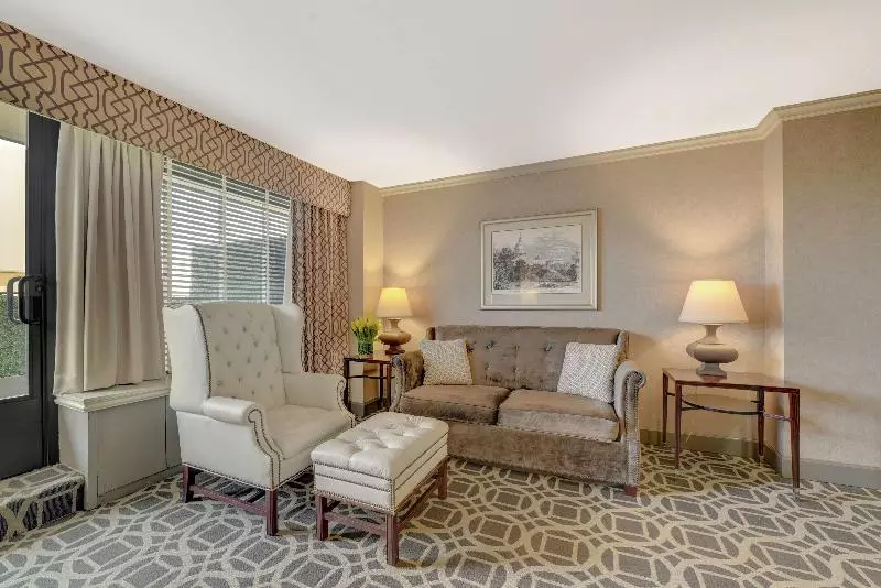キングサイズベッドのデラックスルーム, Drury Plaza Hotel Nashville Franklin