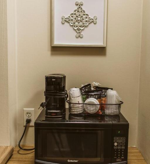 מיטת קינג בסוויטה, Everspring Suites