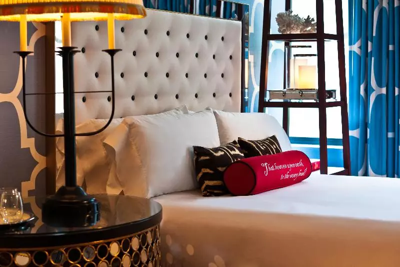 身障者適用キングサイズベッドルーム, Kimpton Hotel Monaco Philadelphia, An Ihg