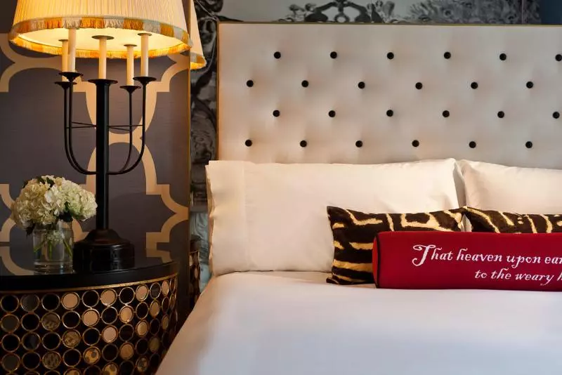 キングサイズベッドのデラックスルーム, Kimpton Hotel Monaco Philadelphia, An Ihg