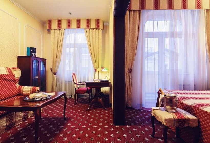 اتاق لوکس, Na Kazachyem