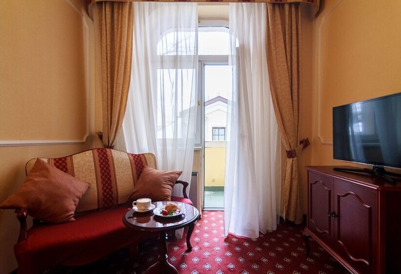 سوییت اجرایی, Na Kazachyem