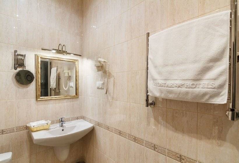 اتاق استاندارد, Na Kazachyem