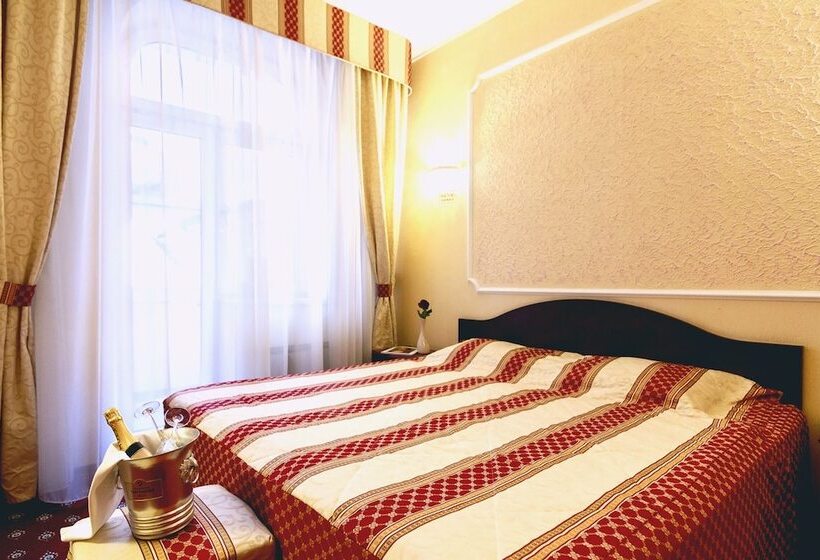 اتاق لوکس, Na Kazachyem