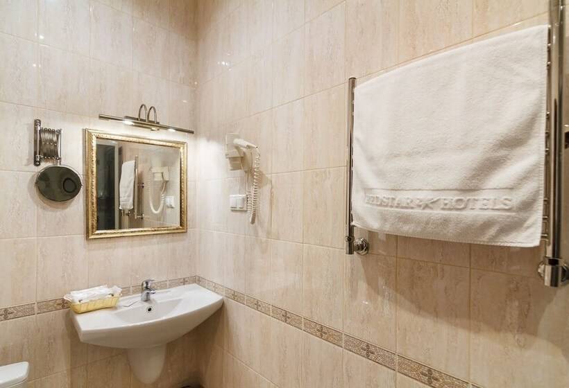 اتاق استاندارد, Na Kazachyem