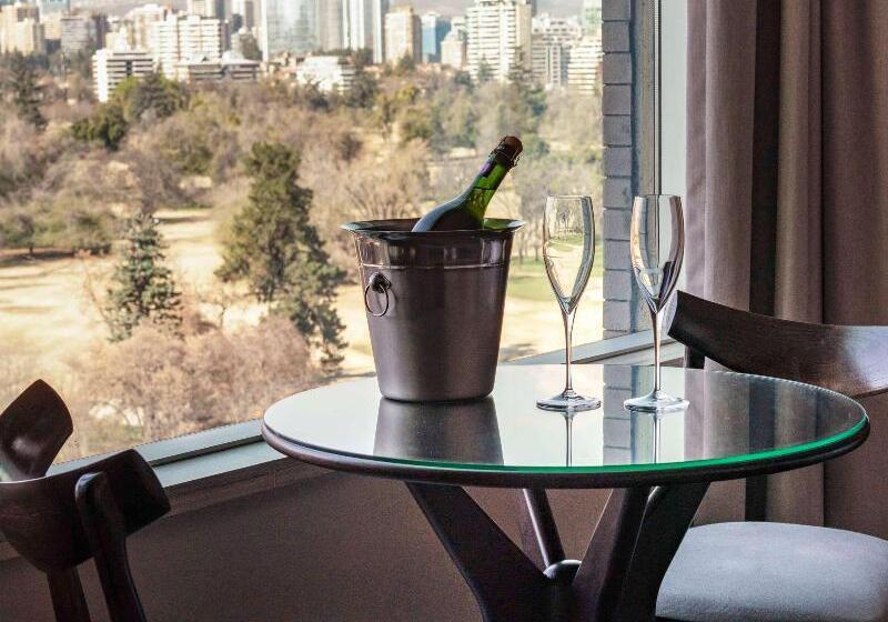 带大床的行政房间, Pullman Santiago Vitacura