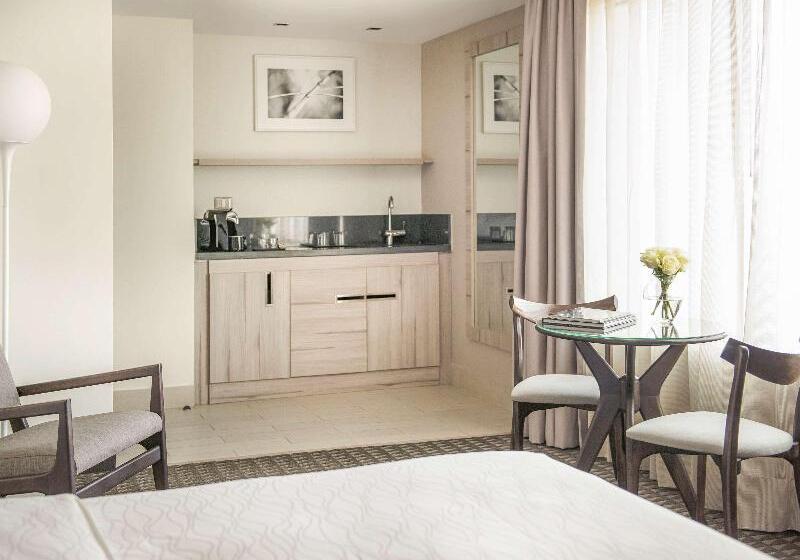 带大床的行政房间, Pullman Santiago Vitacura