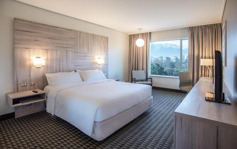 带大床的行政房间, Pullman Santiago Vitacura