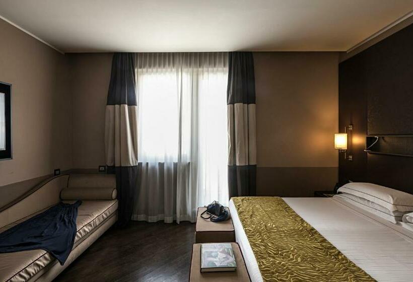 اتاق اجرایی سه نفره, Rome Times