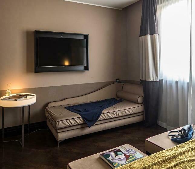 اتاق اجرایی سه نفره, Rome Times